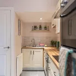 Town Apartment, Parking, Dog Friendly, *
