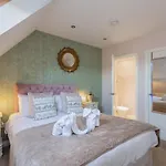 Town Apartment, Parking, Dog Friendly, *