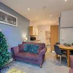 Town Apartment, Parking, Dog Friendly, Semesterbostad *