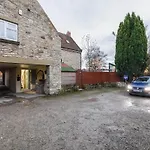Town Apartment, Parking, Dog Friendly, * Pickering