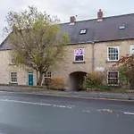 Town Apartment, Parking, Dog Friendly,
