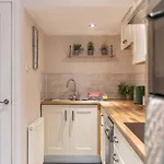 Town Apartment, Parking, Dog Friendly, Pickering