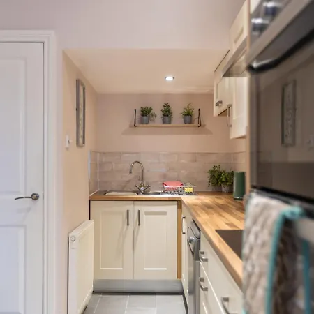 Town Apartment, Parking, Dog Friendly, *