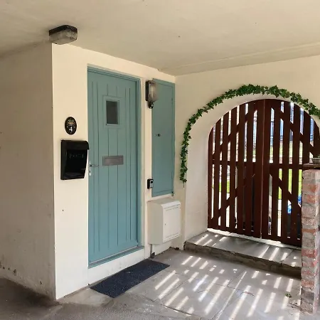 Holiday home Town Apartment, Parking, Dog Friendly,