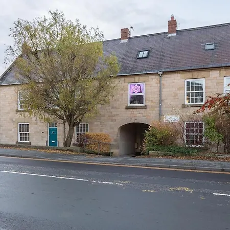 Town Apartment, Parking, Dog Friendly,