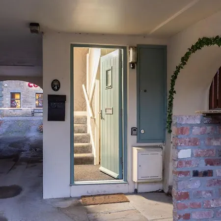 Town Apartment, Parking, Dog Friendly,