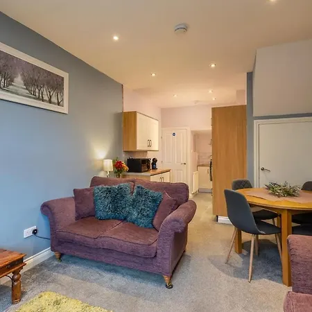 Town Apartment, Parking, Dog Friendly, *