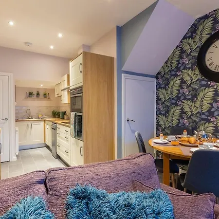 Town Apartment, Parking, Dog Friendly, * Pickering