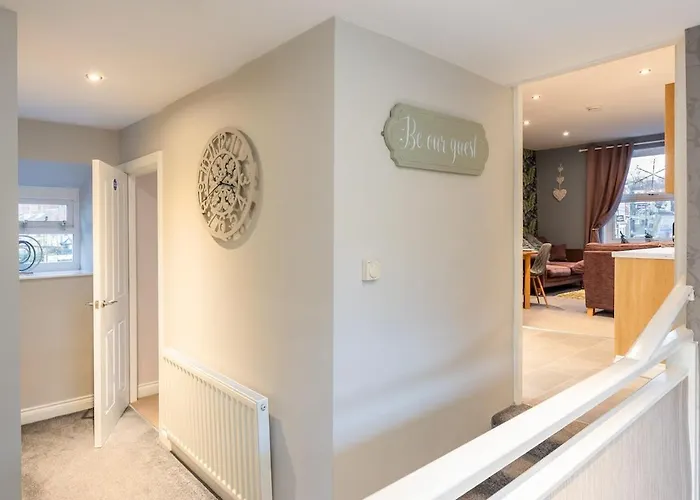 Town Apartment, Parking, Dog Friendly, *