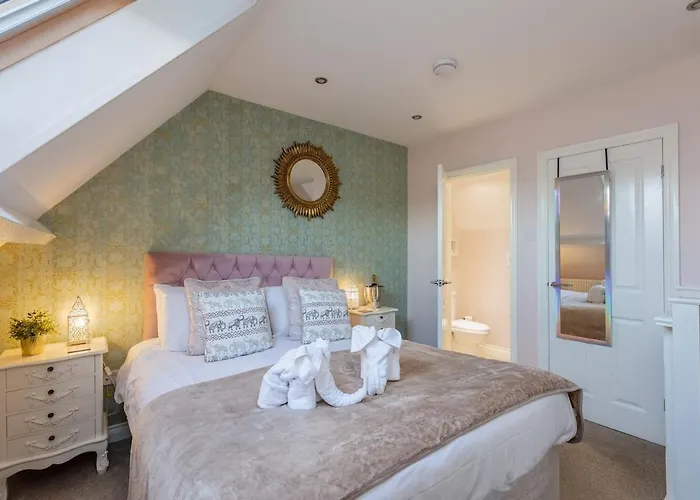 Town Apartment, Parking, Dog Friendly, *