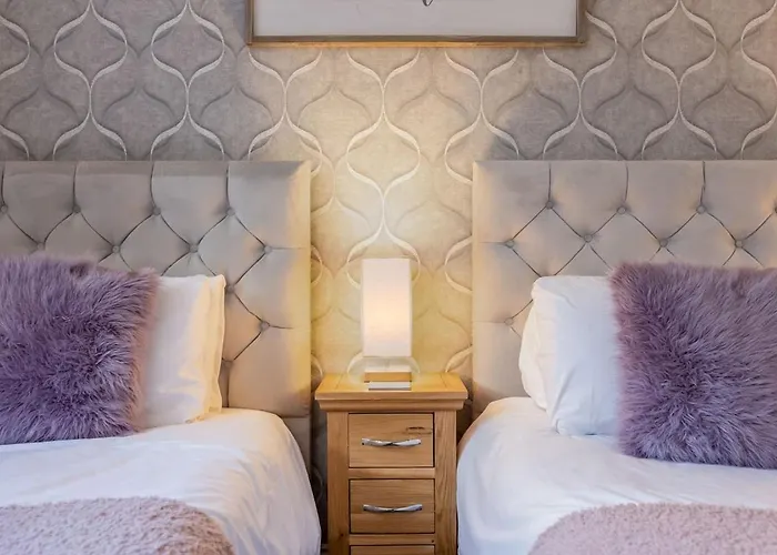 Town Apartment, Parking, Dog Friendly, *