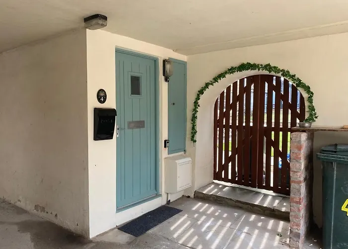 Holiday home Town Apartment, Parking, Dog Friendly,