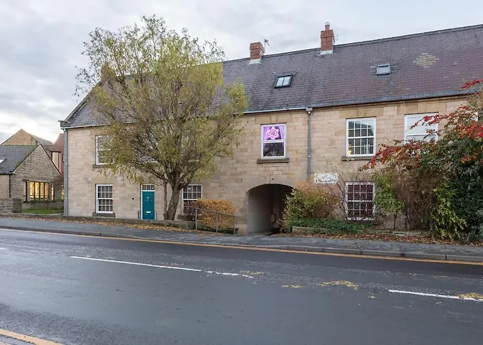 Town Apartment, Parking, Dog Friendly,