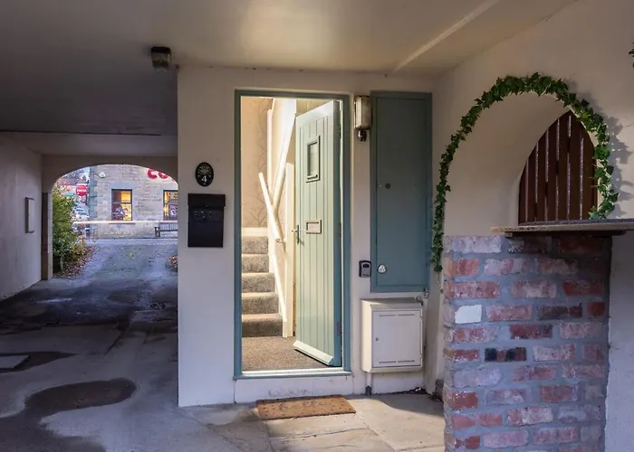 Town Apartment, Parking, Dog Friendly,