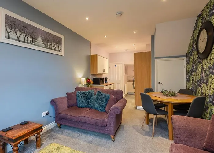 Town Apartment, Parking, Dog Friendly, *